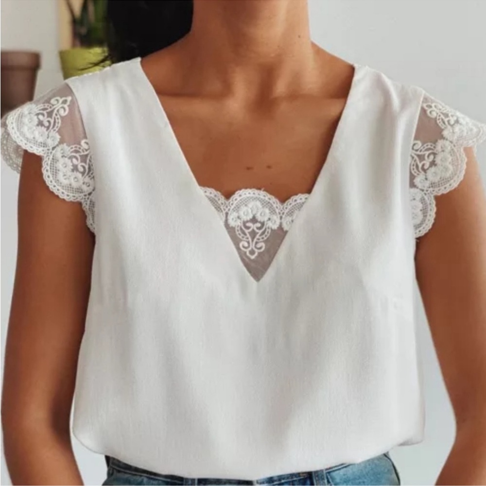 New boutique white lace top